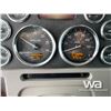 Image 11 : 2016 PETERBILT 367 TRI DRIVE SLEEPER TRUCK TRACTOR