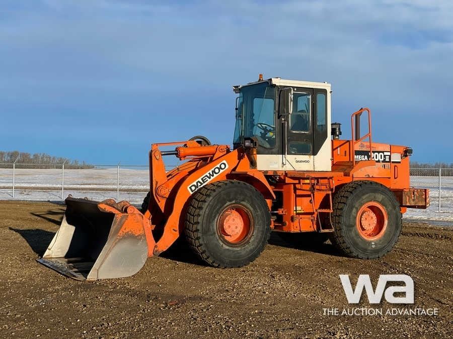 2001 DAEWOO MG200-III WHEEL LOADER - Weaver Bros. Auctions Ltd.