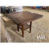 Image 3 : 4 PERSON COUNTER HEIGHT DINING TABLE