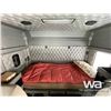 Image 11 : 2010 KENWORTH W900 T/A SLEEPER TRUCK TRACTOR