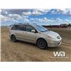 Image 2 : 2006 TOYOTA SIENNA MINIVAN