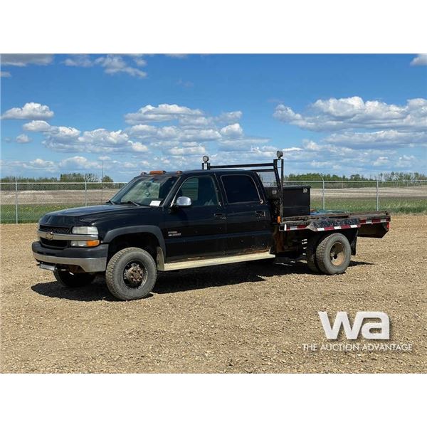 2002 CHEVROLET SILVERADO DUALLY FLATDECK TRUCK
