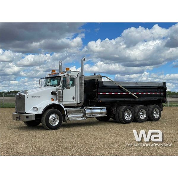 2009 KENWORTH T800 TRI-DRIVE DUMP TRUCK