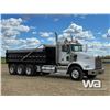 Image 2 : 2009 KENWORTH T800 TRI-DRIVE DUMP TRUCK