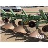Image 7 : JOHN DEERE A3200 6 BOTTOM PLOW