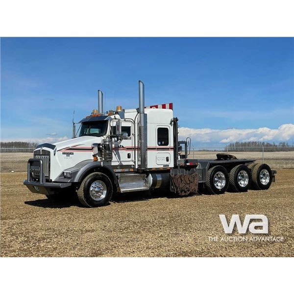 2012 KENWORTH T800 TRI DRIVE SLEEPER WINCH TRACTOR