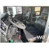 Image 6 : 2012 KENWORTH T800 TRI DRIVE SLEEPER WINCH TRACTOR