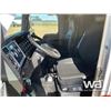Image 6 : 2018 KENWORTH T800 T/A SLEEPER WINCH TRACTOR