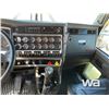 Image 8 : 2018 KENWORTH T800 T/A SLEEPER WINCH TRACTOR