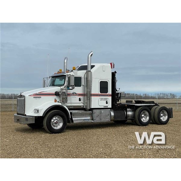 2015 KENWORTH T800 T/A SLEEPER WINCH TRACTOR