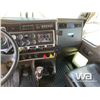 Image 8 : 2015 KENWORTH T800 T/A SLEEPER WINCH TRACTOR