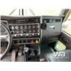 Image 8 : 2015 KENWORTH T800 T/A SLEEPER WINCH TRACTOR