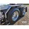 Image 19 : 2001 PETERBILT 378 T/A SLEEPER WINCH TRACTOR