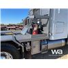 Image 27 : 2001 PETERBILT 378 T/A SLEEPER WINCH TRACTOR