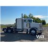Image 2 : 2001 PETERBILT 378 T/A SLEEPER WINCH TRACTOR
