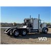 Image 3 : 2001 PETERBILT 378 T/A SLEEPER WINCH TRACTOR