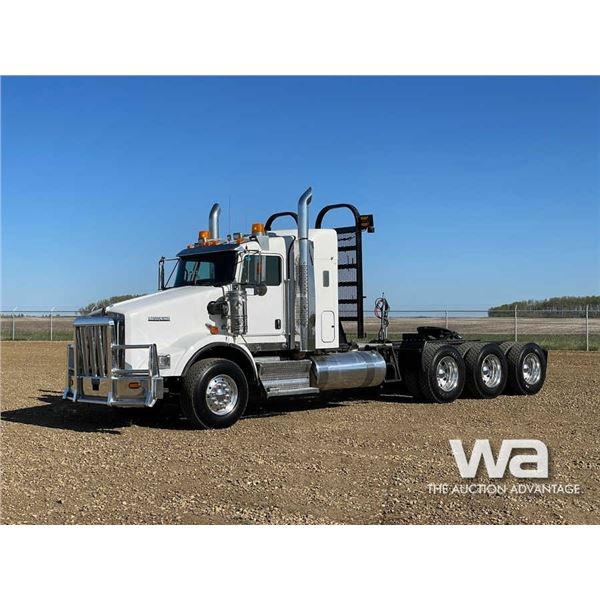 2016 KENWORTH T800 TRI-DRIVE SLEEPER TRUCK TRACTOR