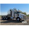 Image 2 : 2016 KENWORTH T800 TRI-DRIVE SLEEPER TRUCK TRACTOR