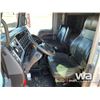 Image 6 : 2016 KENWORTH T800 TRI-DRIVE SLEEPER TRUCK TRACTOR