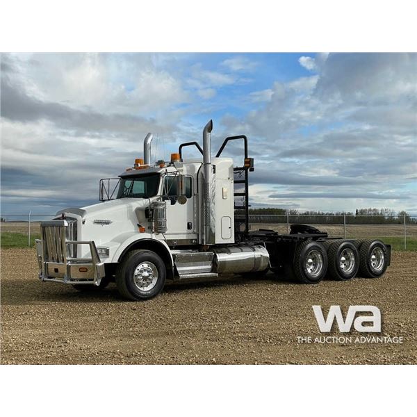 2016 KENWORTH T800 TRI-DRIVE SLEEPER TRUCK TRACTOR
