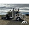 Image 2 : 2016 KENWORTH T800 TRI-DRIVE SLEEPER TRUCK TRACTOR