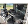 Image 6 : 2016 KENWORTH T800 TRI-DRIVE SLEEPER TRUCK TRACTOR