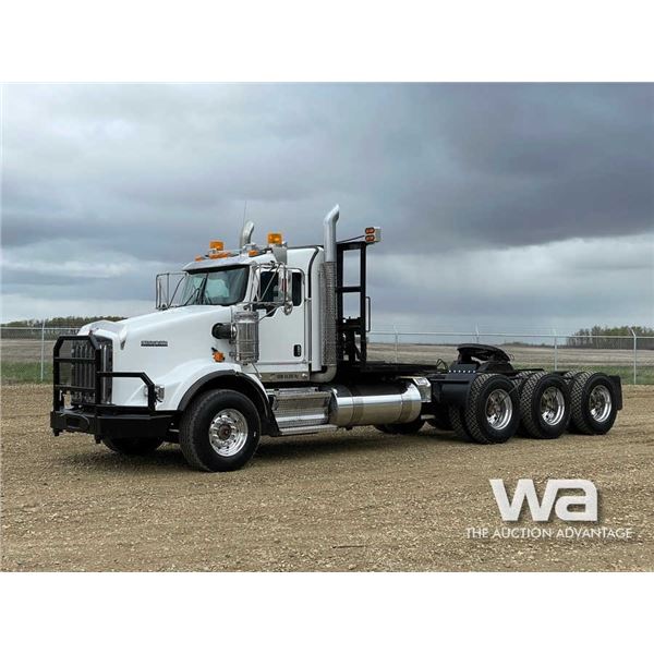2015 KENWORTH T800 TRI-DRIVE TRUCK TRACTOR