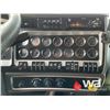 Image 9 : 2016 KENWORTH T800 TRI-DRIVE SLEEPER TRUCK TRACTOR