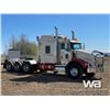 Image 2 : 2009 KENWORTH T800 TRI DRIVE SLEEPER TRUCK TRACTOR