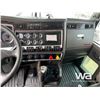 Image 10 : 2015 KENWORTH W900 T/A SLEEPER TRUCK TRACTOR