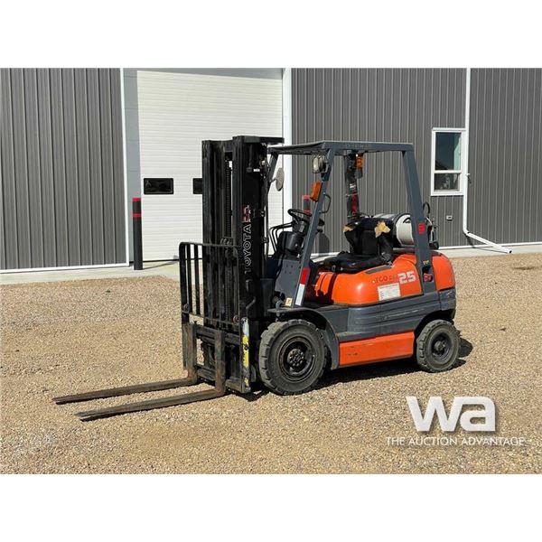 1999 TOYOTA PNEUMATIC 42-6F5U25 FORKLIFT