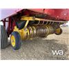 Image 10 : 2001 NEW HOLLAND 688 ROUND BALER