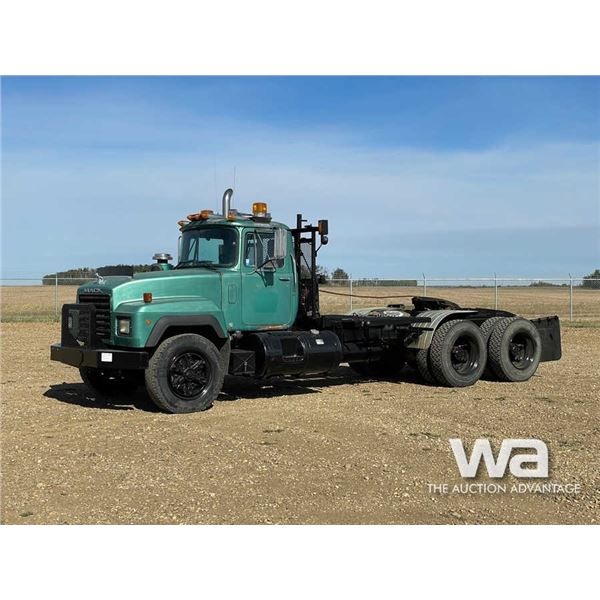 1991 MACK RD688S T/A WINCH TRACTOR