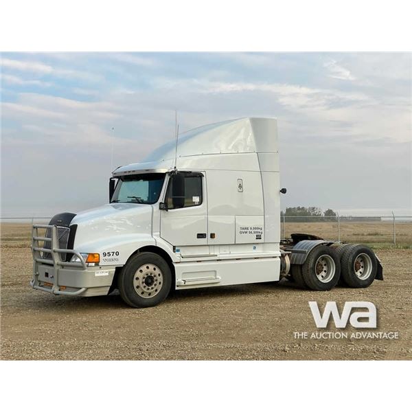 2002 VOLVO VN610 T/A SLEEPER TRUCK TRACTOR