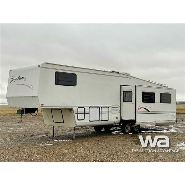 1996 DUTCHMAN SIGNATURE 5TH WHEEL TRAVEL TRAILER
