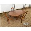 Image 2 : WOODEN DINING ROOM TABLE W / 4 CHAIRS