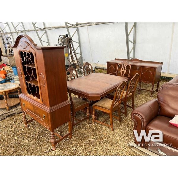 WOOD DINING ROOM TABLE SET