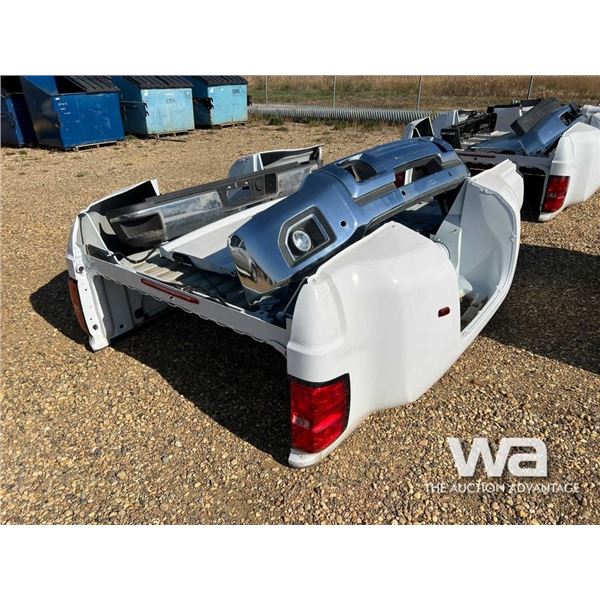 2019 GMC WHITE DUALLY PICKUP LONGBOX