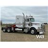 Image 2 : 2004 PETERBILT 378 T/A SLEEPER WINCH TRACTOR