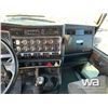 Image 8 : 2013 KENWORTH T800 TRI DRIVE SLEEPER TRUCK TRACTOR