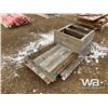 Image 3 : BARN WOOD HUTCH