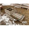 Image 4 : BARN WOOD HUTCH