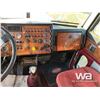 Image 8 : 1993 PETERBILT 379 T/A SLEEPER TRUCK TRACTOR