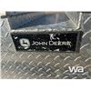 Image 3 : JOHN DEERE 2 COMP'T JOCKEY BOX