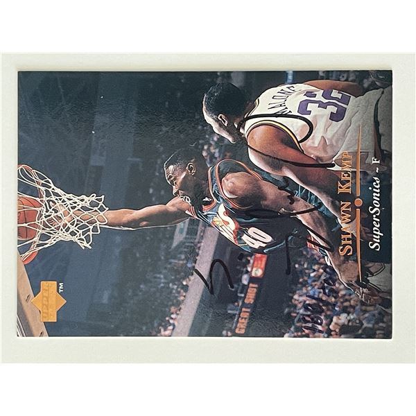 Seattle Supersonics Shawn Kemp signed 1995-96 Upper Deck #222  trading card
