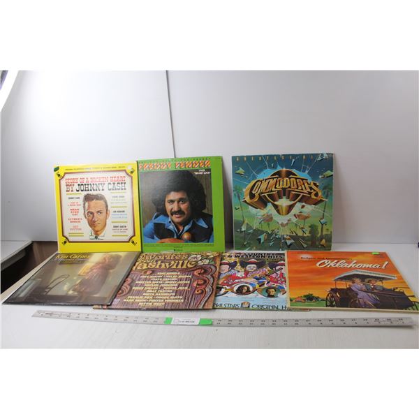 (8) Records- Johnny Cash, Kim Carnes, Commodores, Misc.