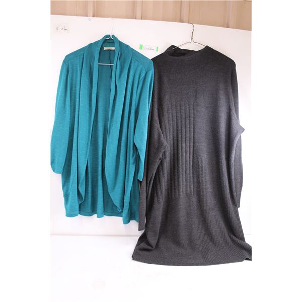 (2) Women's Sweaters (Ricki's Size XL, Reitman's Size 3X)