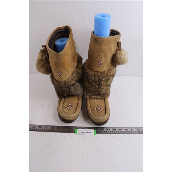Pair Manitobah Vibram Mukluks Size 9W