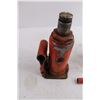 Image 2 : (2) Hydraulic Bottle Jacks with one Handle