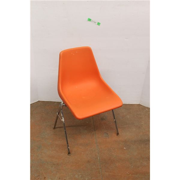 *Plastic Office Chair 31'' x 17 1/2'' x 20''